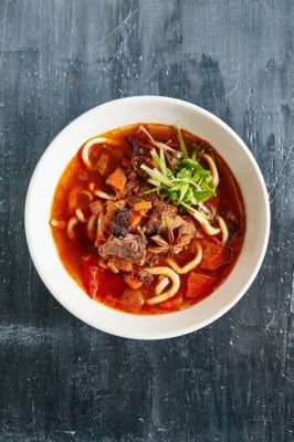  Lagman con carne: Un brodo caldo e fragrante incontra la pasta tirata a mano!