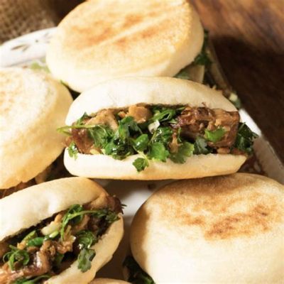  Rou Jia Mo: Un Delizioso Sandwich Cinese Farcito di Carne Arrostita e Aromi Inconfondibili!