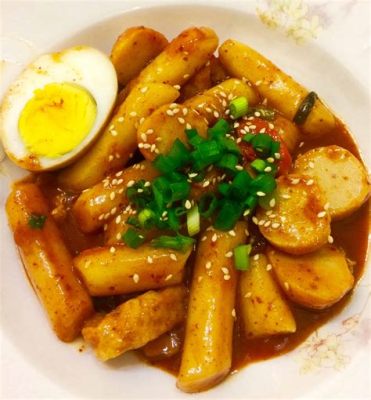  Ddeokbokki: Una deliziosa esplosione piccante e dolce che ti conquisterà il palato!