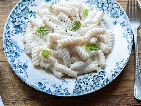  I Noodles Di Caramello: Una Sinfonia Saporita Tra Textura Cremosa e Sapori Forti!