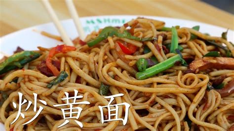  I Noodles di Karamay: Un Intenso Sapore di Spezie Incontra una Deliciosa Texture Chewy