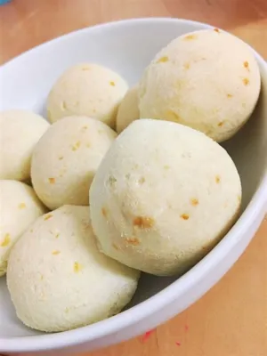  Pão de Queijo: Un'Esplosione di Sapori Piccanti e Cremosi in un Morso!