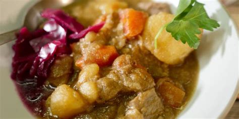  Scouse! Un trionfo di sapori rustici e confortanti in una ciotola unica.