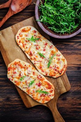  Tarte Flambée: Un connubio irresistibile di pasta croccante e formaggio filante!